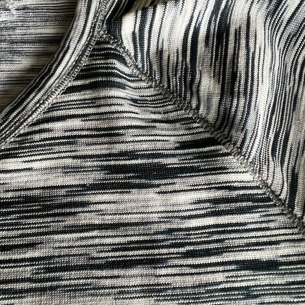Athleta top medium - Picture 8 of 8